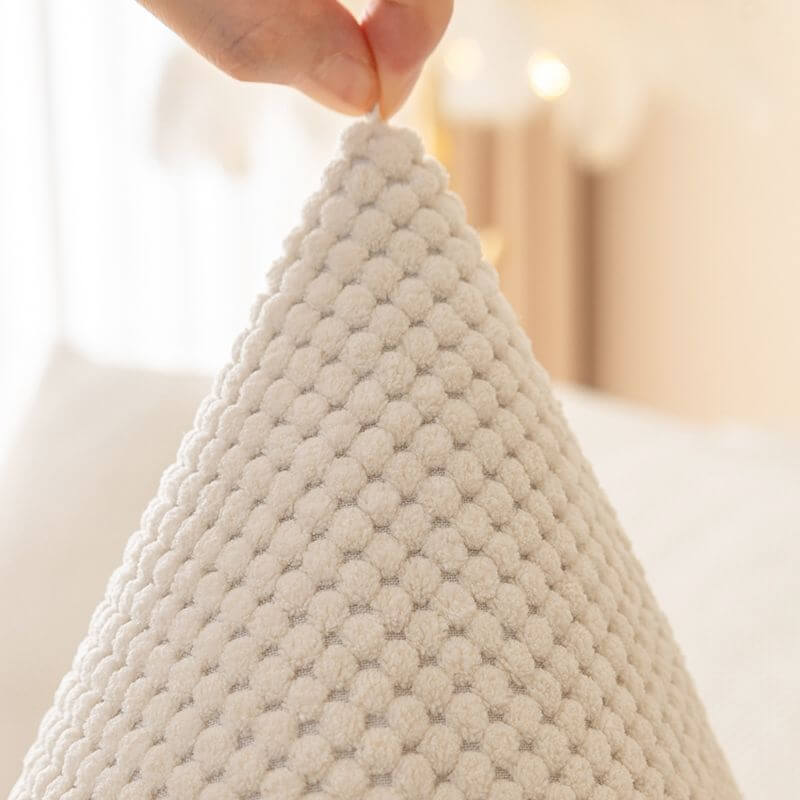 Copertura per divano in peluche di colore solido semplice.