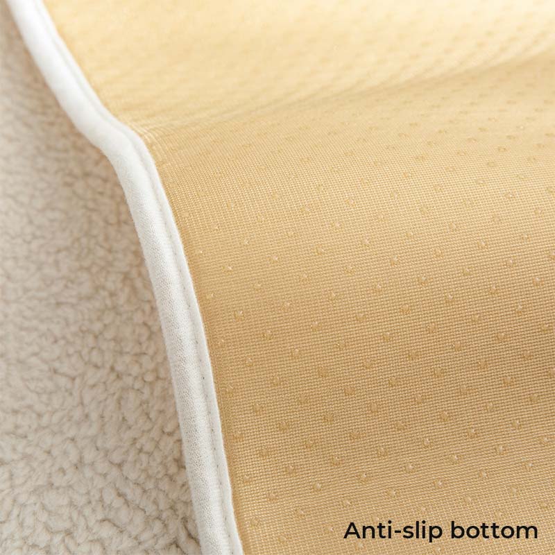 Copertura protettiva per divano impermeabile in morbido pile di finta sherpa antiscivolo.